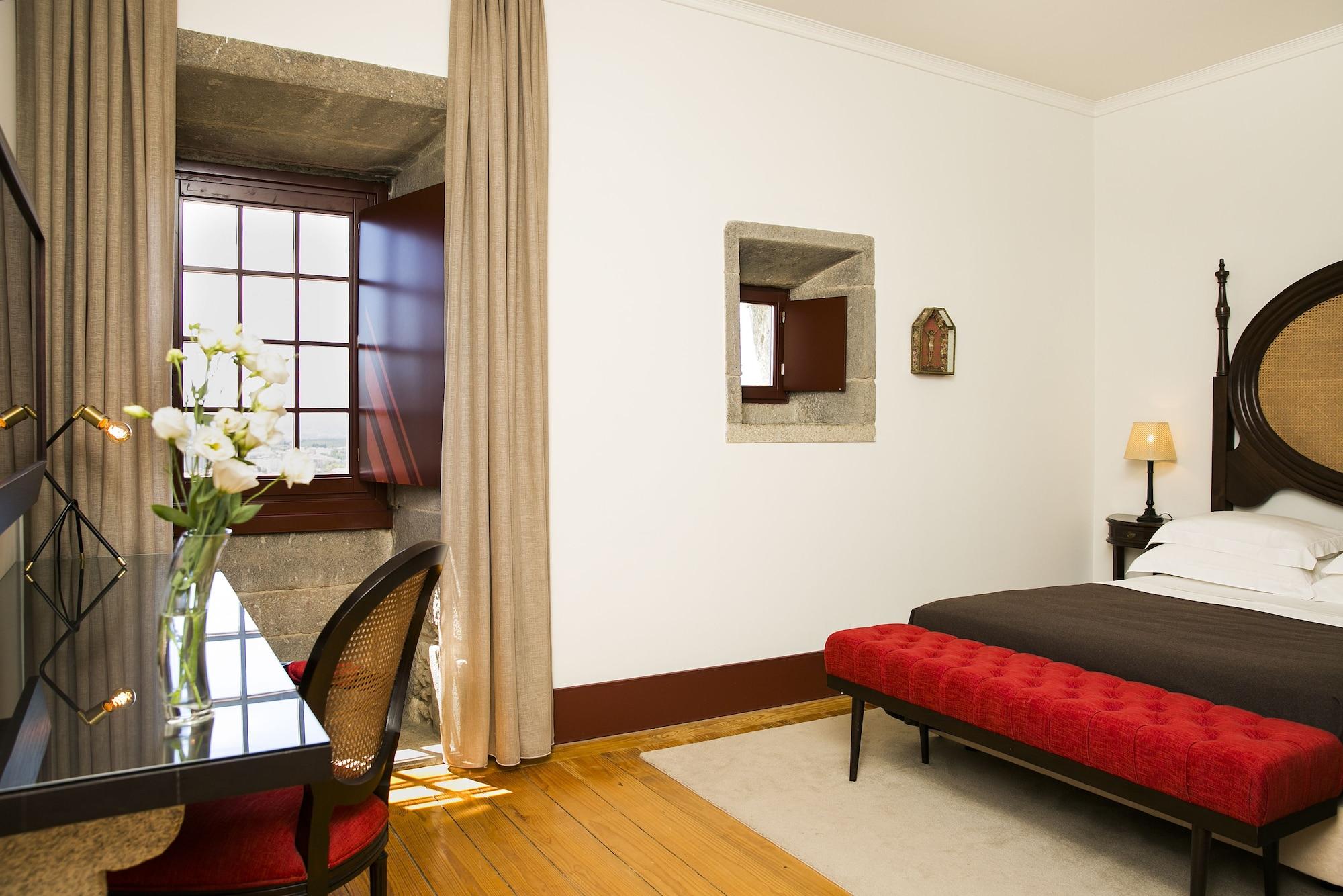 Pousada Mosteiro De Guimarães Zewnętrze zdjęcie A room at the Hotel do Porto