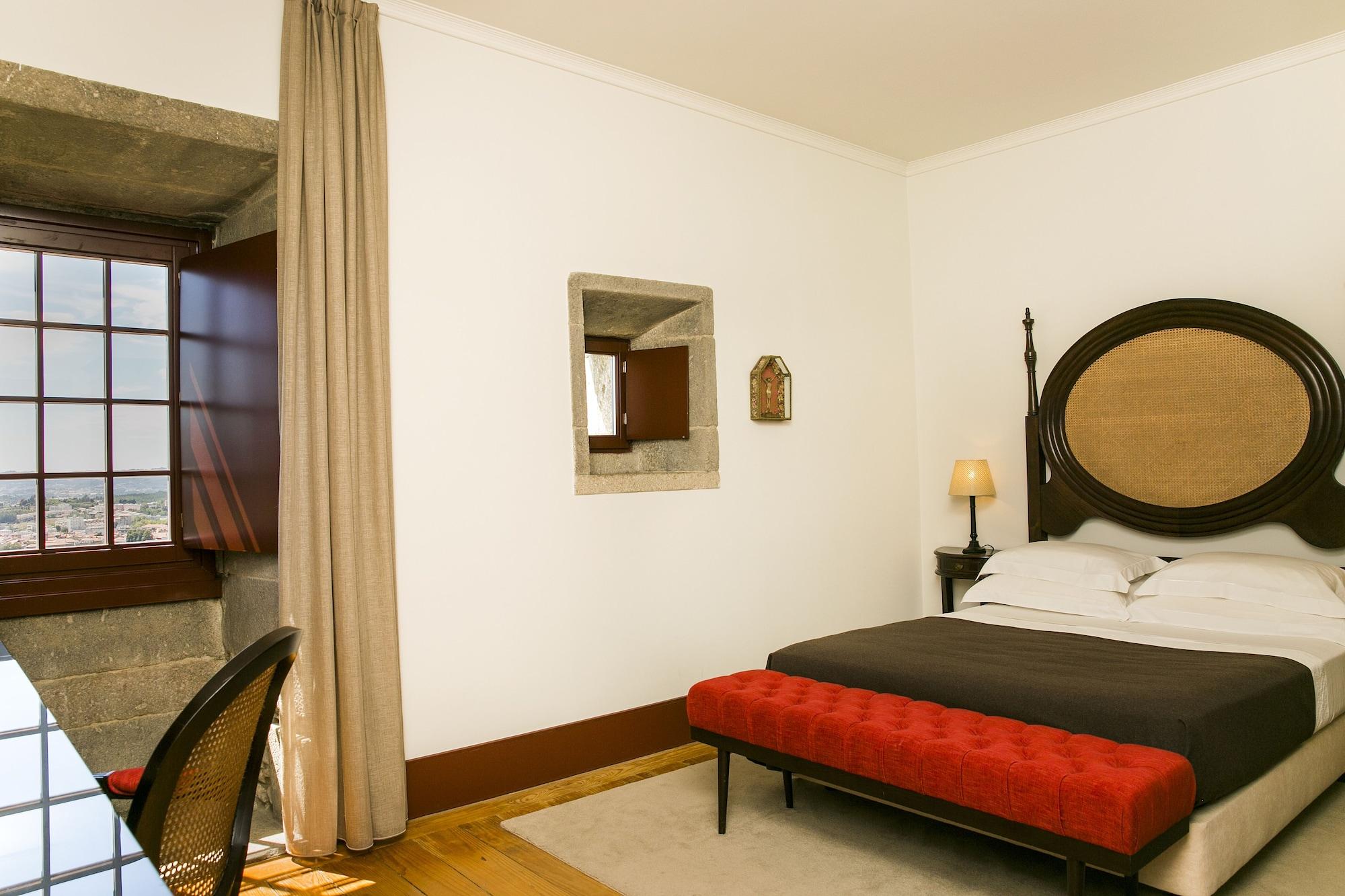 Pousada Mosteiro De Guimarães Zewnętrze zdjęcie A room at the hotel