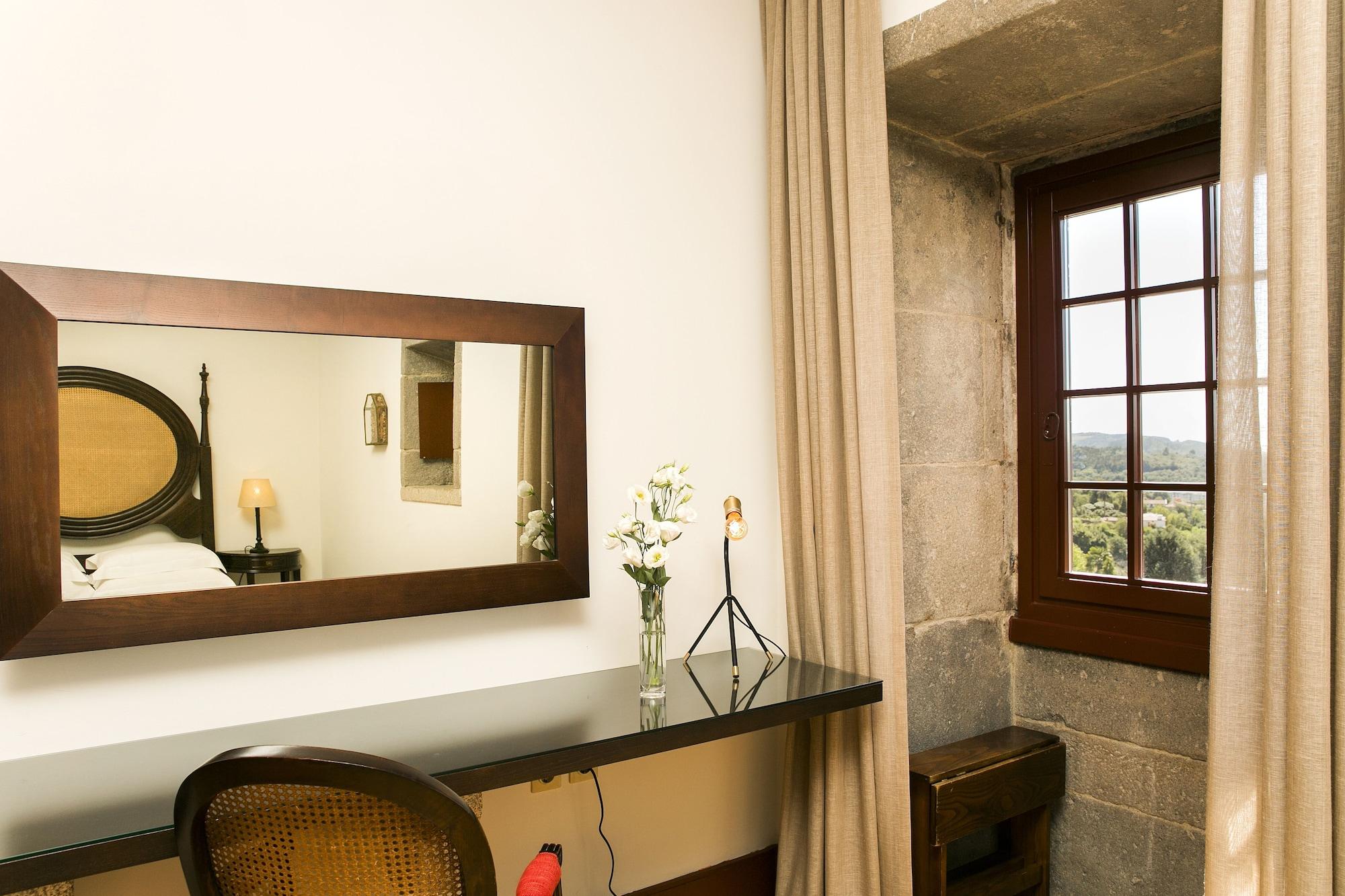 Pousada Mosteiro De Guimarães Zewnętrze zdjęcie A room at the hotel