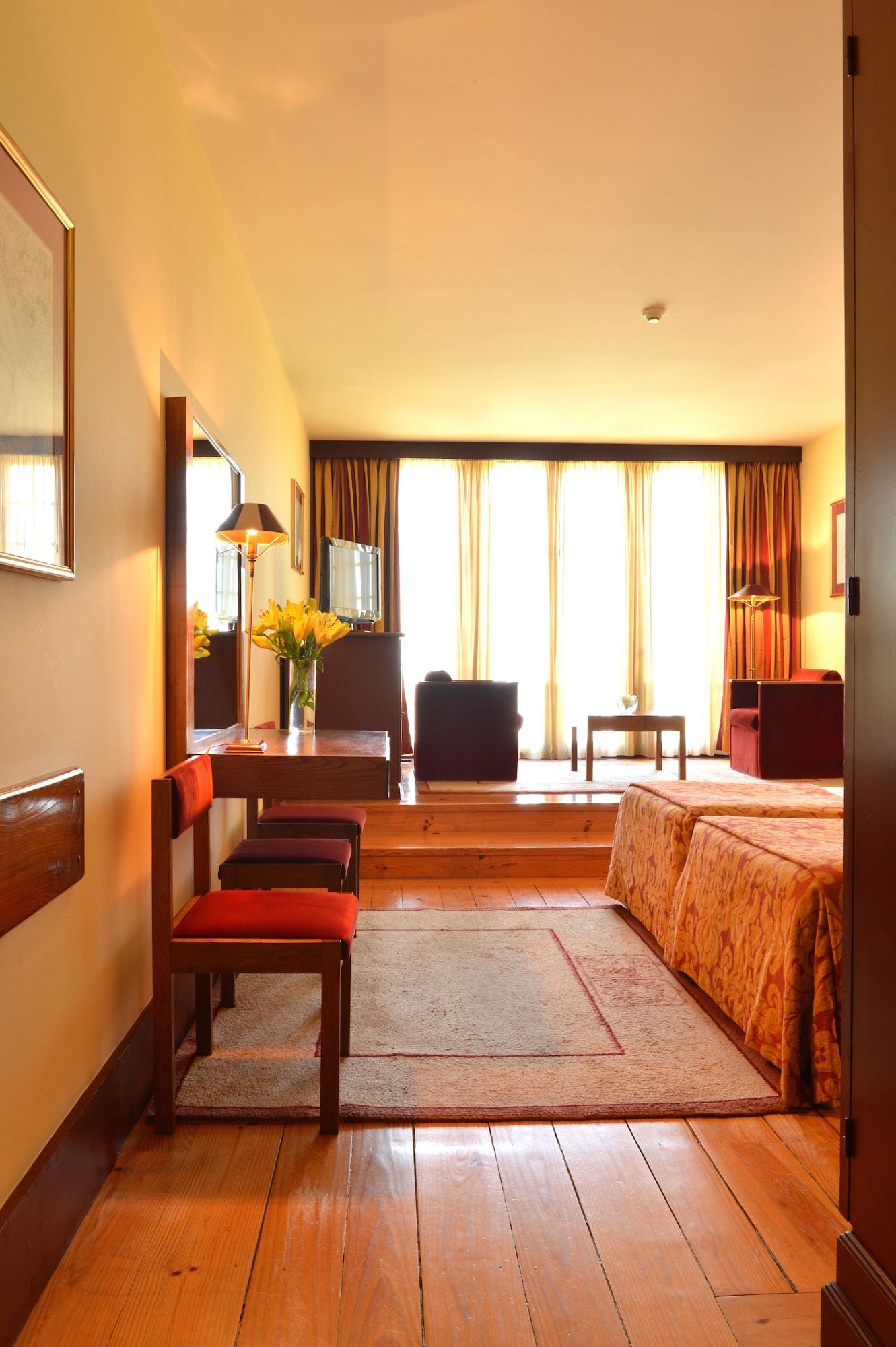 Pousada Mosteiro De Guimarães Zewnętrze zdjęcie A room at the Hotel de la Ville