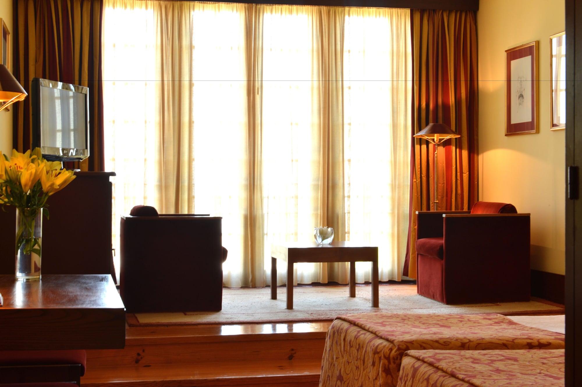 Pousada Mosteiro De Guimarães Zewnętrze zdjęcie A room at the hotel