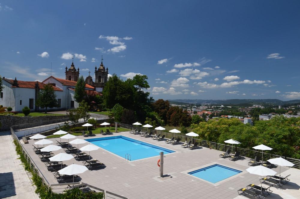 Pousada Mosteiro De Guimarães Zewnętrze zdjęcie The swimming pool at the Hotel
