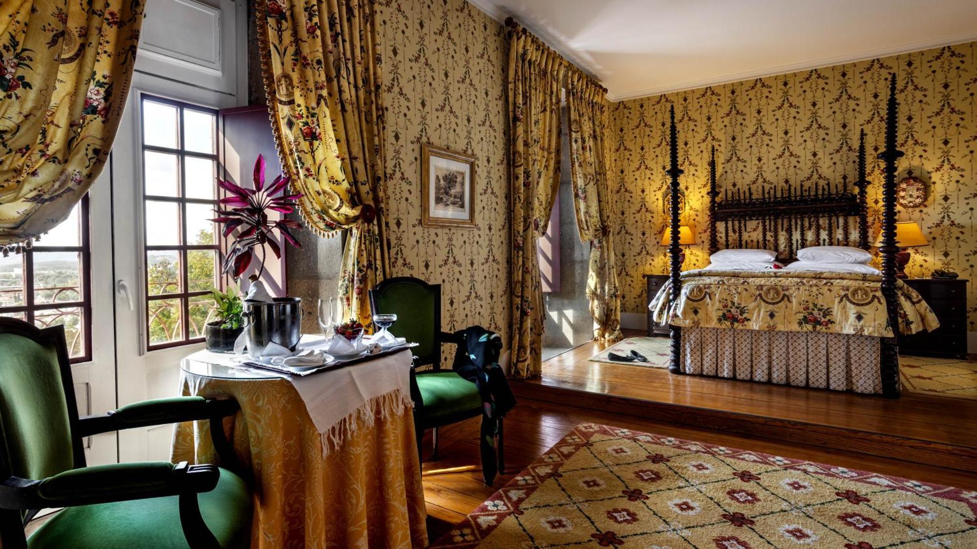 Pousada Mosteiro De Guimarães Zewnętrze zdjęcie A room at the Hotel