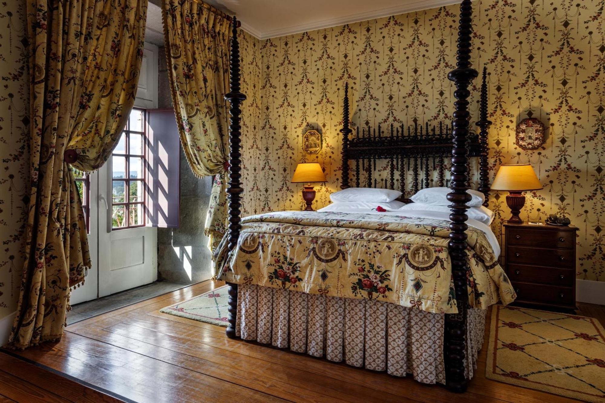 Pousada Mosteiro De Guimarães Zewnętrze zdjęcie The bedroom of the hotel