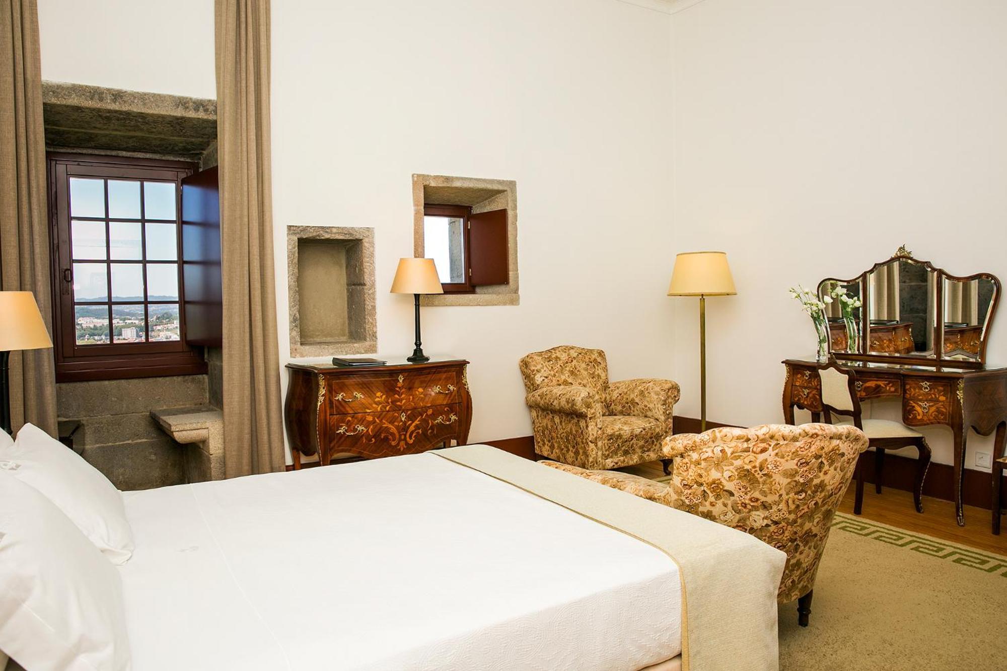 Pousada Mosteiro De Guimarães Zewnętrze zdjęcie A bedroom at the Hotel