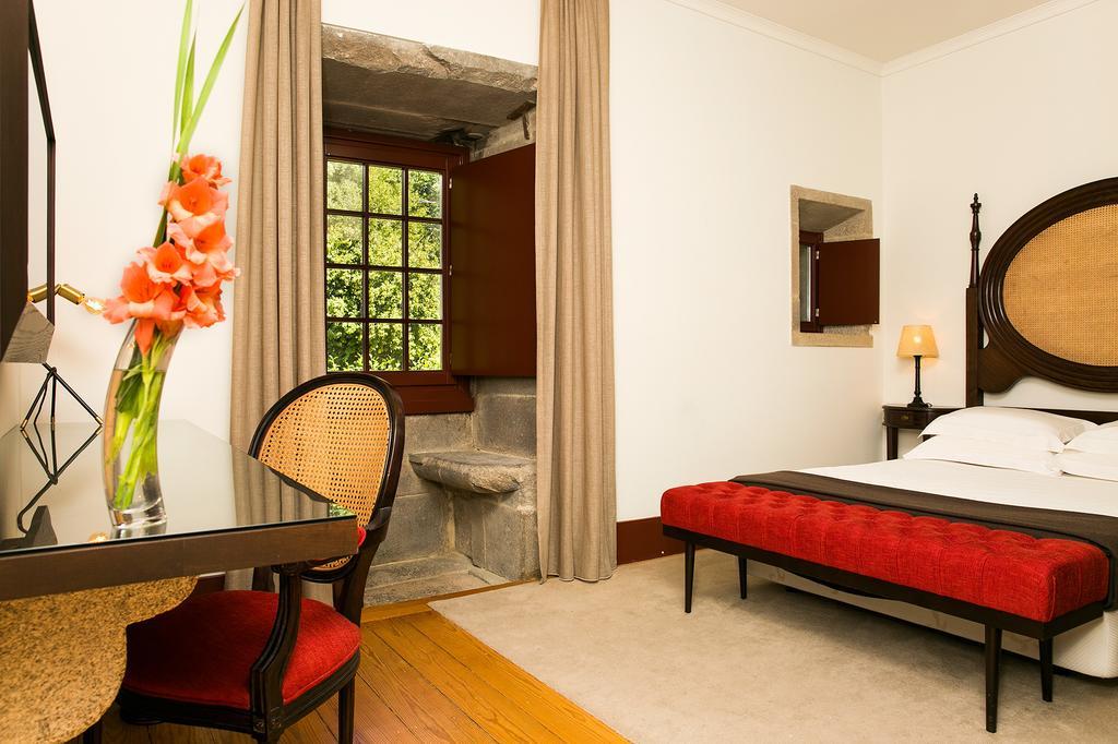 Pousada Mosteiro De Guimarães Zewnętrze zdjęcie A room at the hotel
