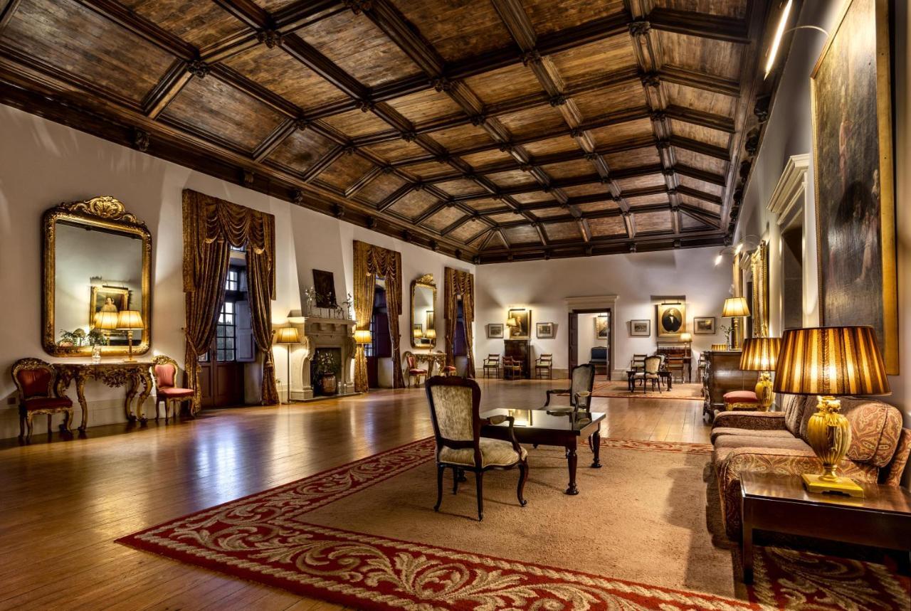 Pousada Mosteiro De Guimarães Zewnętrze zdjęcie The lobby of the hotel